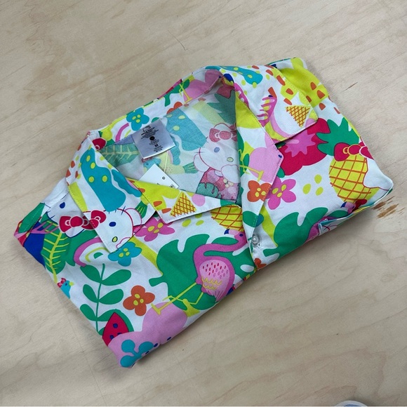 Hello kitty Hawaiian button up - Picture 4 of 7